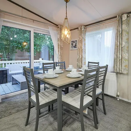 Happy Days With Hot Tub *