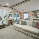 Happy Days With Hot Tub Holiday home *
