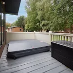 Happy Days With Hot Tub Holiday home York