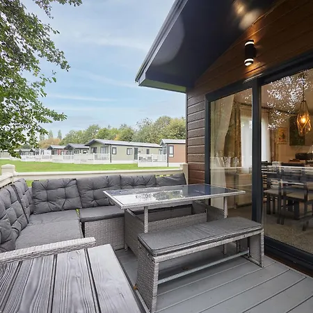 Happy Days With Hot Tub Holiday home York