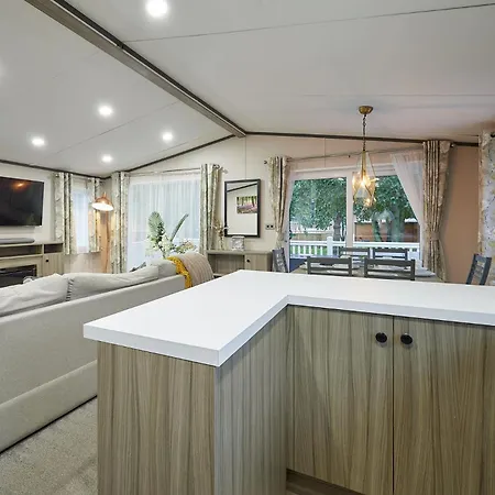 Happy Days With Hot Tub